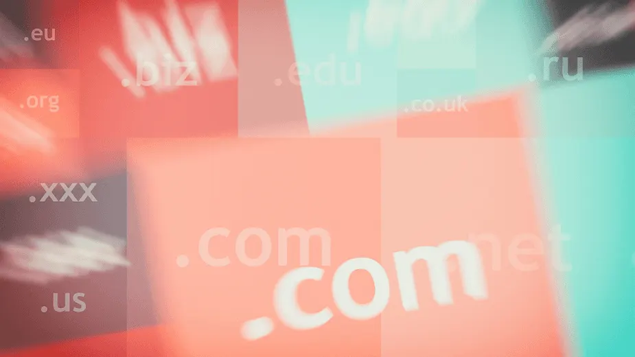 ما العوامل المهمة التي يجب مراعاتها عند اختيار اسم نطاق لموقعي الإلكتروني؟